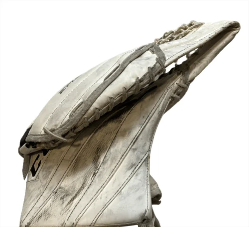 CCM Extreme Flex 5.5 - Used Full Right Junior Goalie Glove (White) -Hockey Stick Market IMG 3996 063086a6 f948 430f 8349 11949b8b8107 scaled