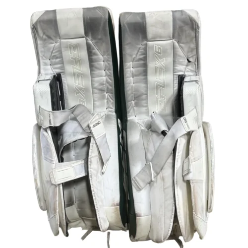 CCM Extreme Flex 6 - Used Pro Stock Goalie Pads (White/Green) 7 CCM Extreme Flex 6 - Used Pro Stock Goalie Pads (White/Green) -Hockey Stick Market Image 20250317 160441 225 transparent Craiyon