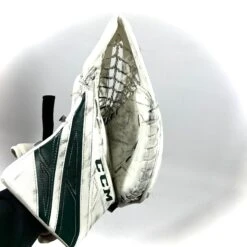 CCM Extreme Flex 4 - Used Pro Stock Goalie Glove (Green/White) -Hockey Stick Market Photo2023 11 10 11152PM