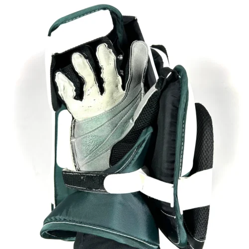 CCM Extreme Flex 4 - Used Goalie Blocker (Green/White) 5 CCM Extreme Flex 4 - Used Goalie Blocker (Green/White) -Hockey Stick Market Photo2023 11 10 14251PM scaled