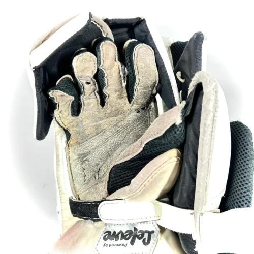 CCM Extreme Flex 4 - Used Goalie Blocker (Red/White/Blue) 6 CCM Extreme Flex 4 - Used Goalie Blocker (Red/White/Blue) -Hockey Stick Market Photo2023 11 10 15550PM scaled