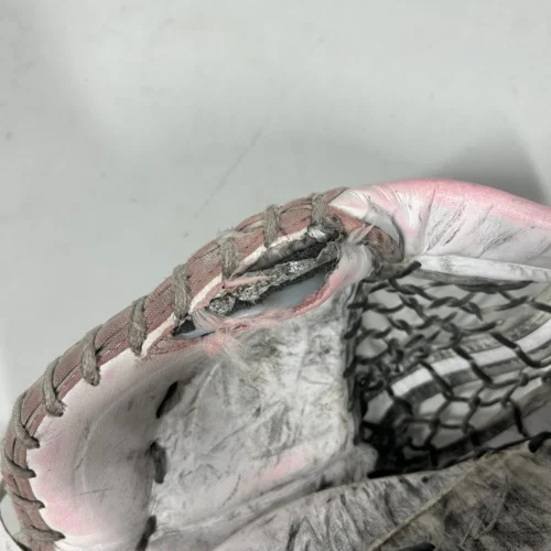 Bauer Vapor Hyperlite - Used Pro Stock Goalie Glove (White) -Hockey Stick Market Photo2024 01 29 121701PM scaled