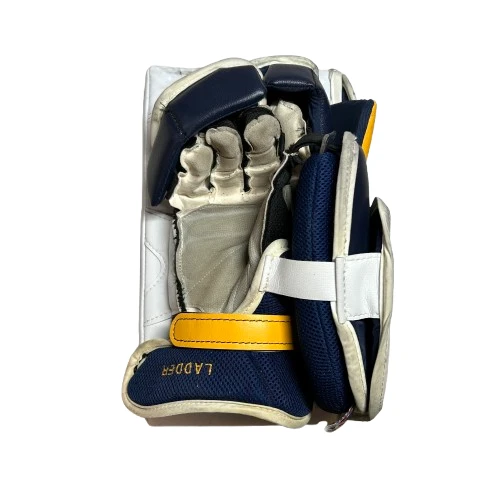 Vaughn Ventus SLR2 Pro Carbon - Used Pro Stock Goalie Blocker (White/Blue/Navy) 3 Vaughn Ventus SLR2 Pro Carbon - Used Pro Stock Goalie Blocker (White/Blue/Navy) - Image 3