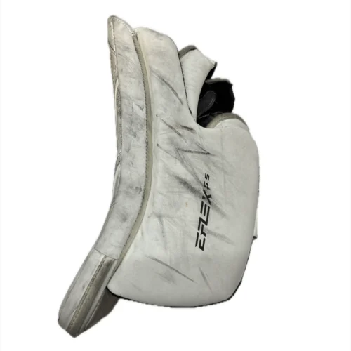 CCM Extreme Flex 5.5 - Used Full Right Junior Goalie Blocker (White) -Hockey Stick Market image0 7 scaled